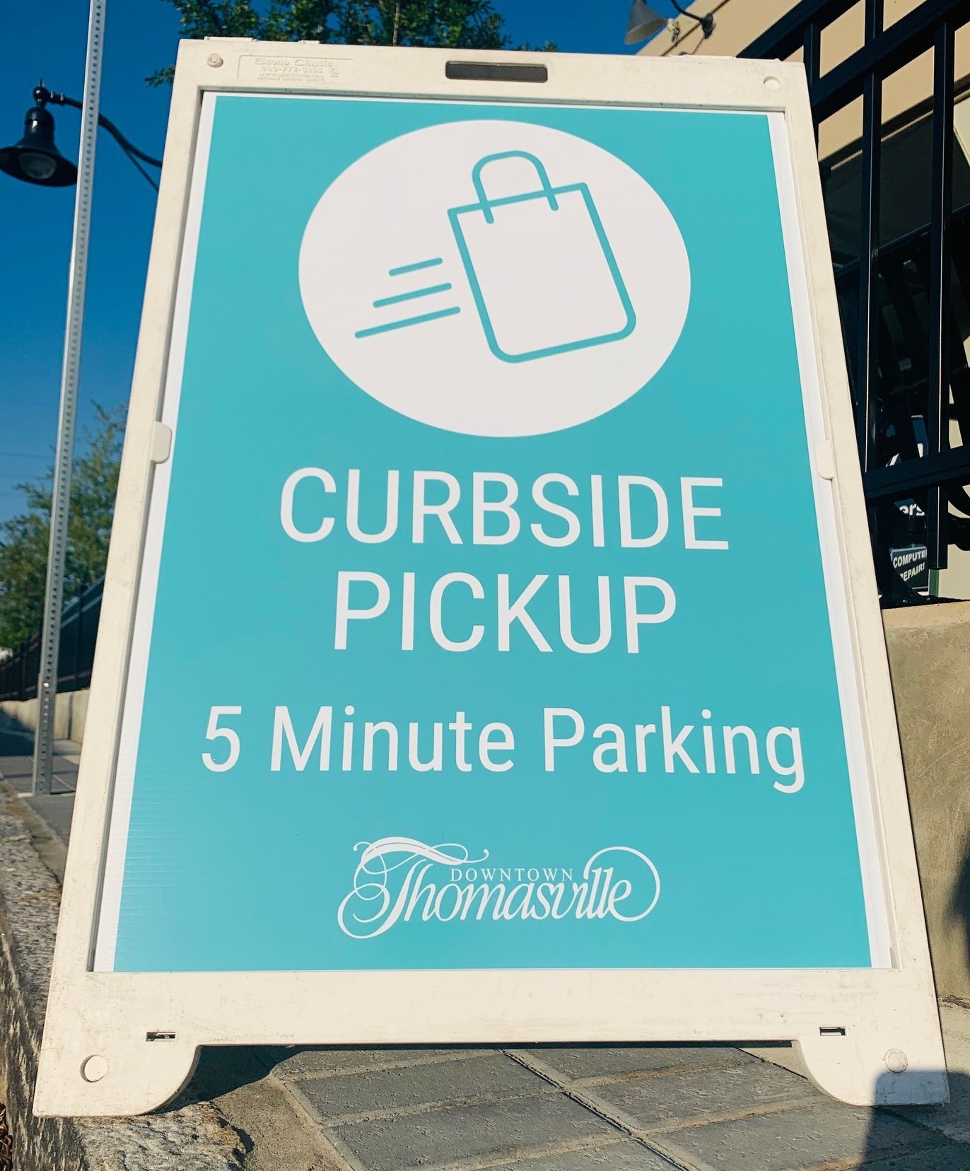 Curb Side Pick-up signs have been placed in Downtown