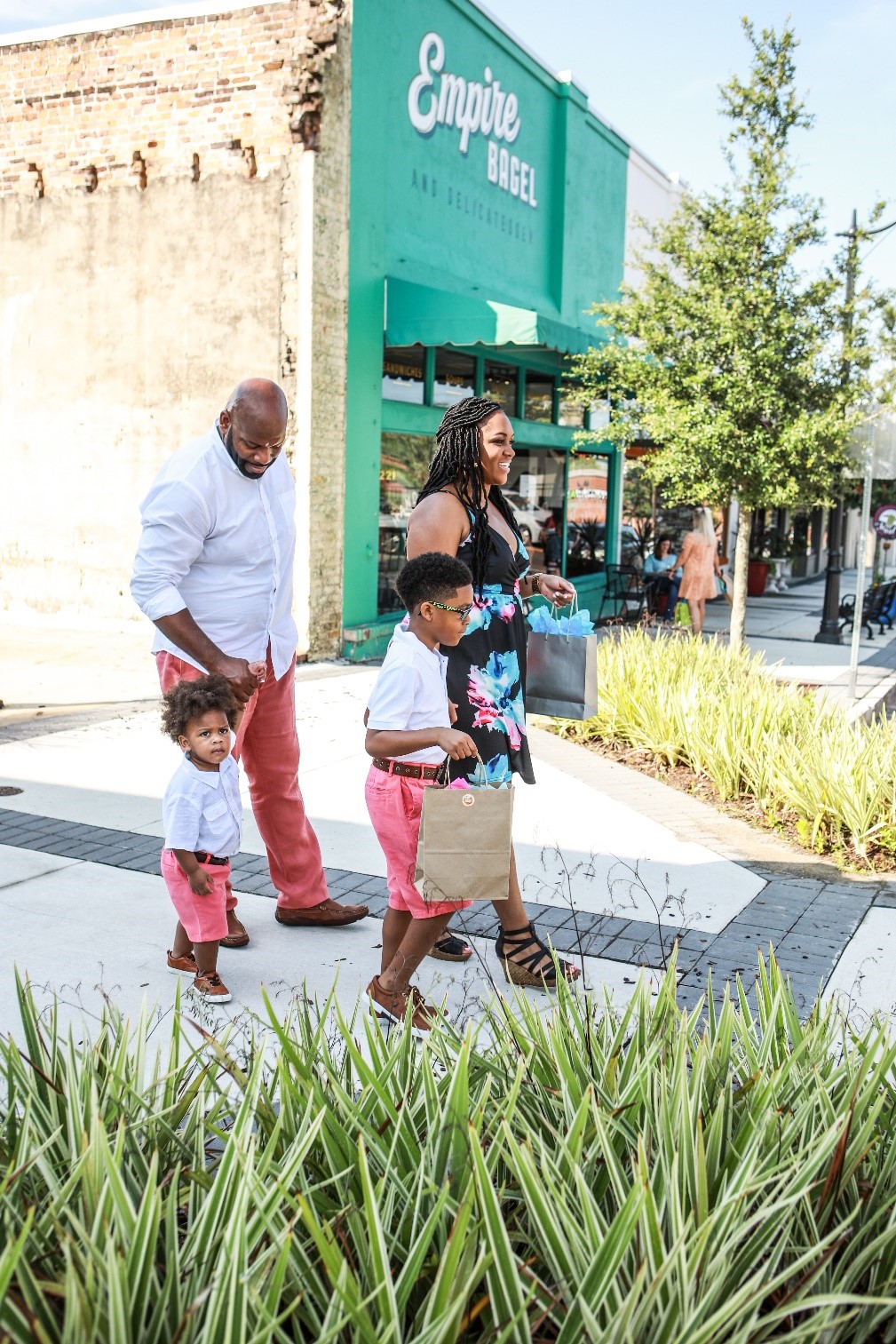 Guests shopping in downtown Thomasville